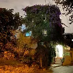 公寓 Small House